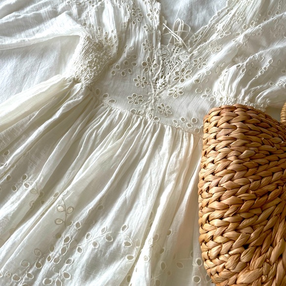 Free People white eyelet  peasant mini dress size M - Picture 5 of 5